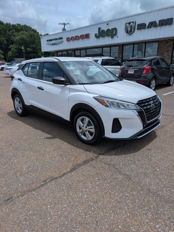 2021 NISSAN Kicks