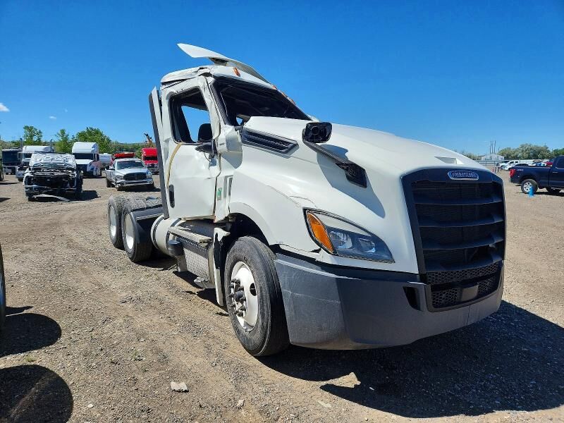 2021 FREIGHTLINER Cascadia
