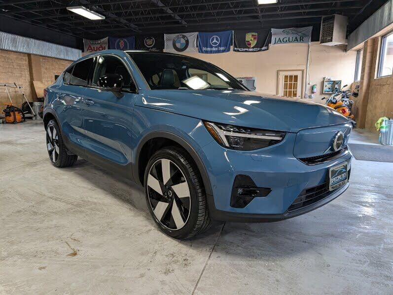 2023 VOLVO C40