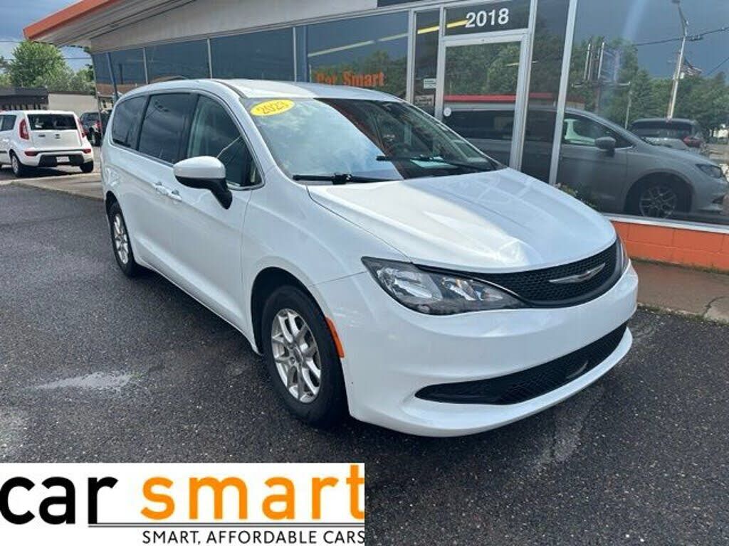 2023 CHRYSLER Voyager