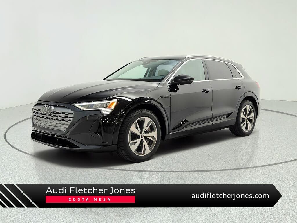 2024 AUDI Q8