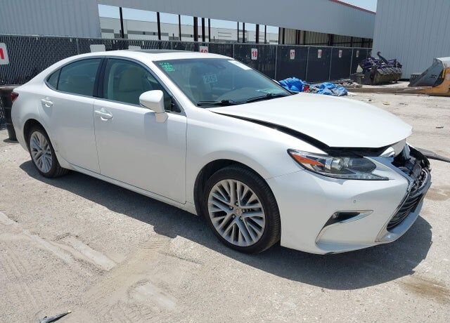 2016 LEXUS ES
