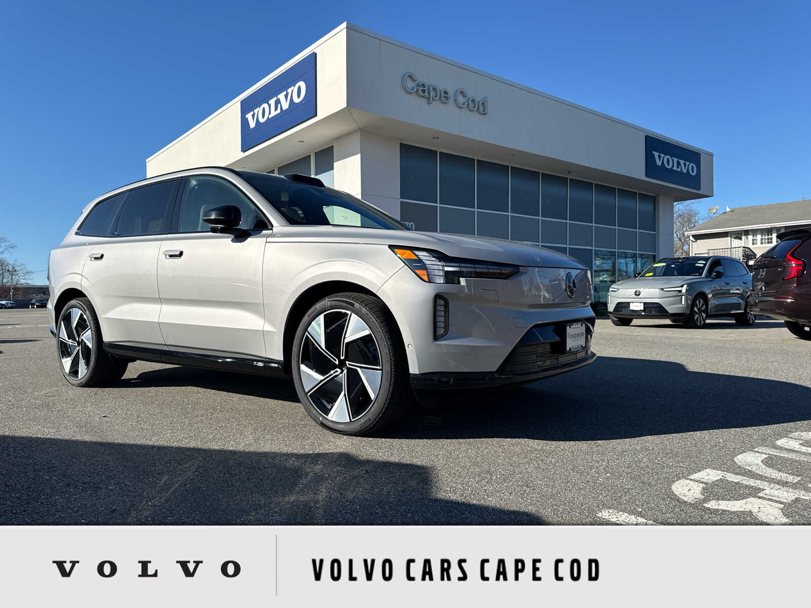 2025 VOLVO EX90