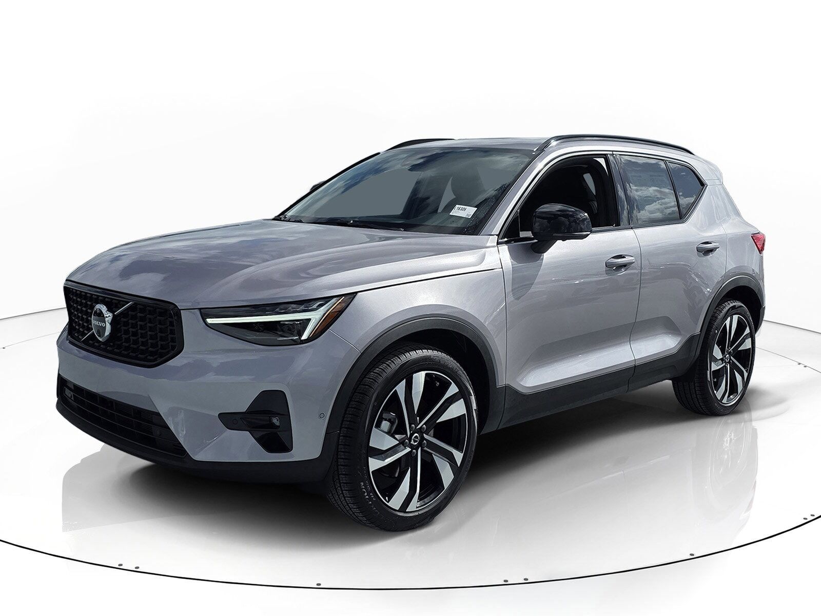 2026 VOLVO XC40