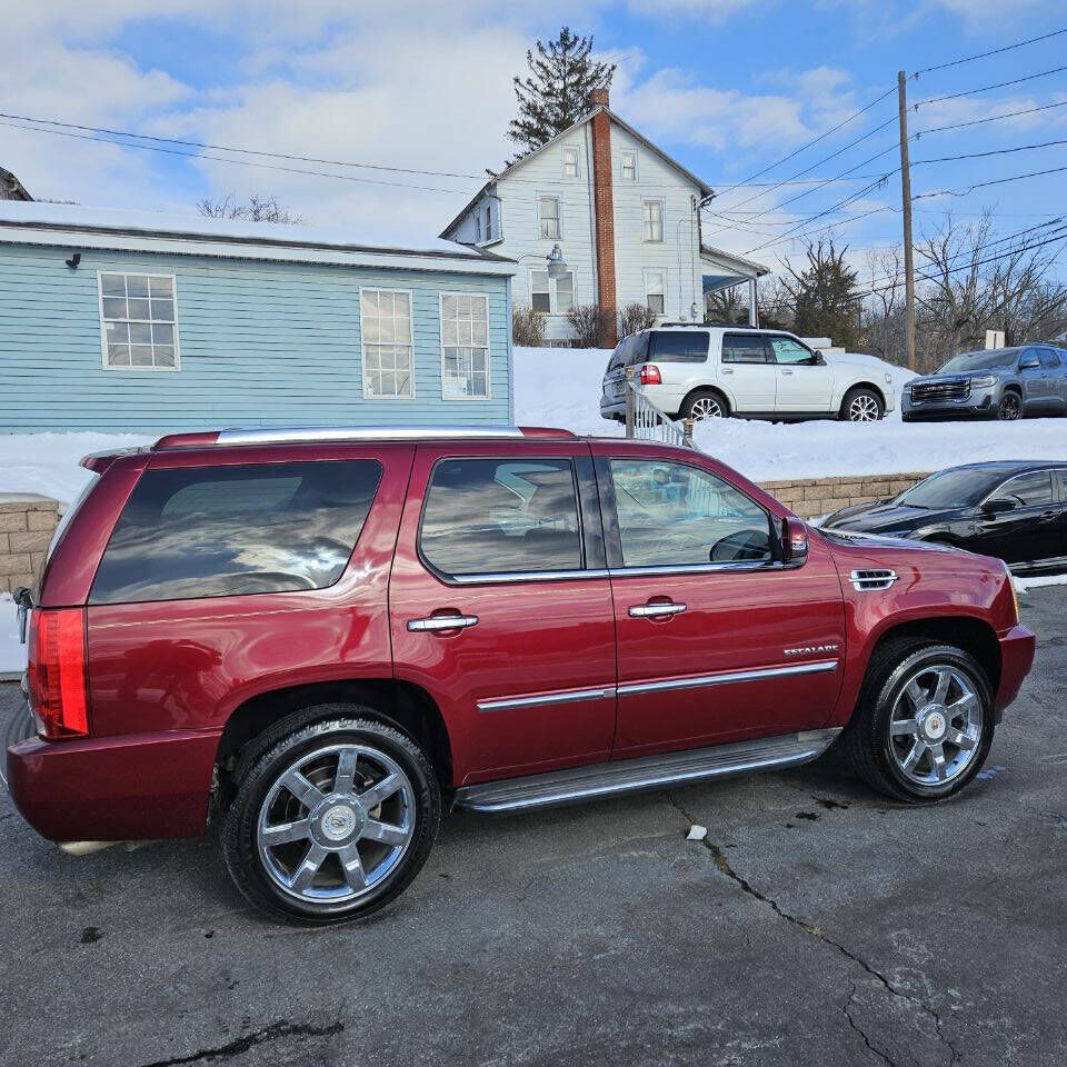 2011 CADILLAC Escalade