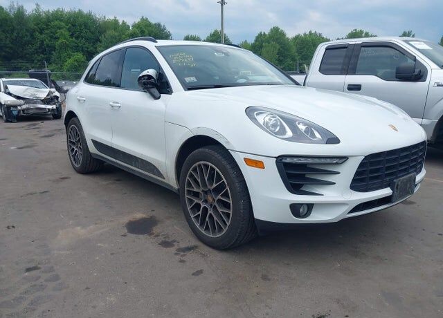 2017 PORSCHE Macan