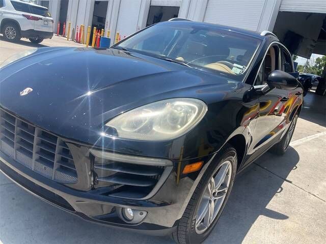 2016 PORSCHE Macan