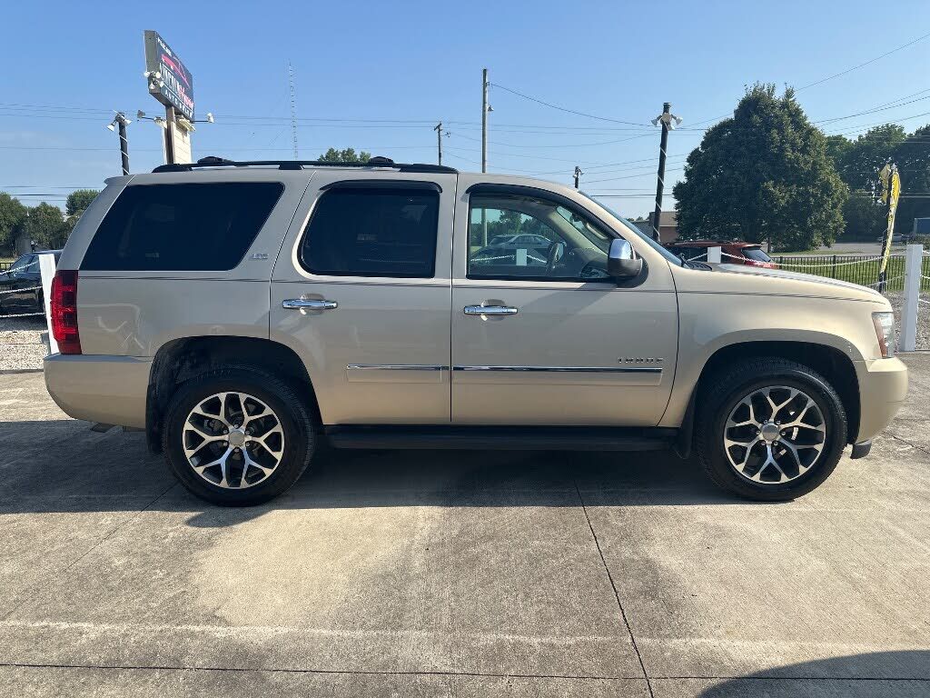 2011 CHEVROLET Tahoe