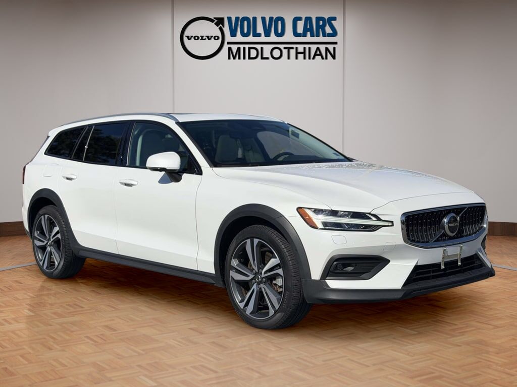 2023 VOLVO V60CC