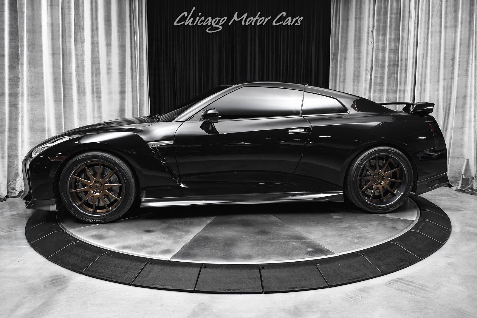 2017 NISSAN GT-R