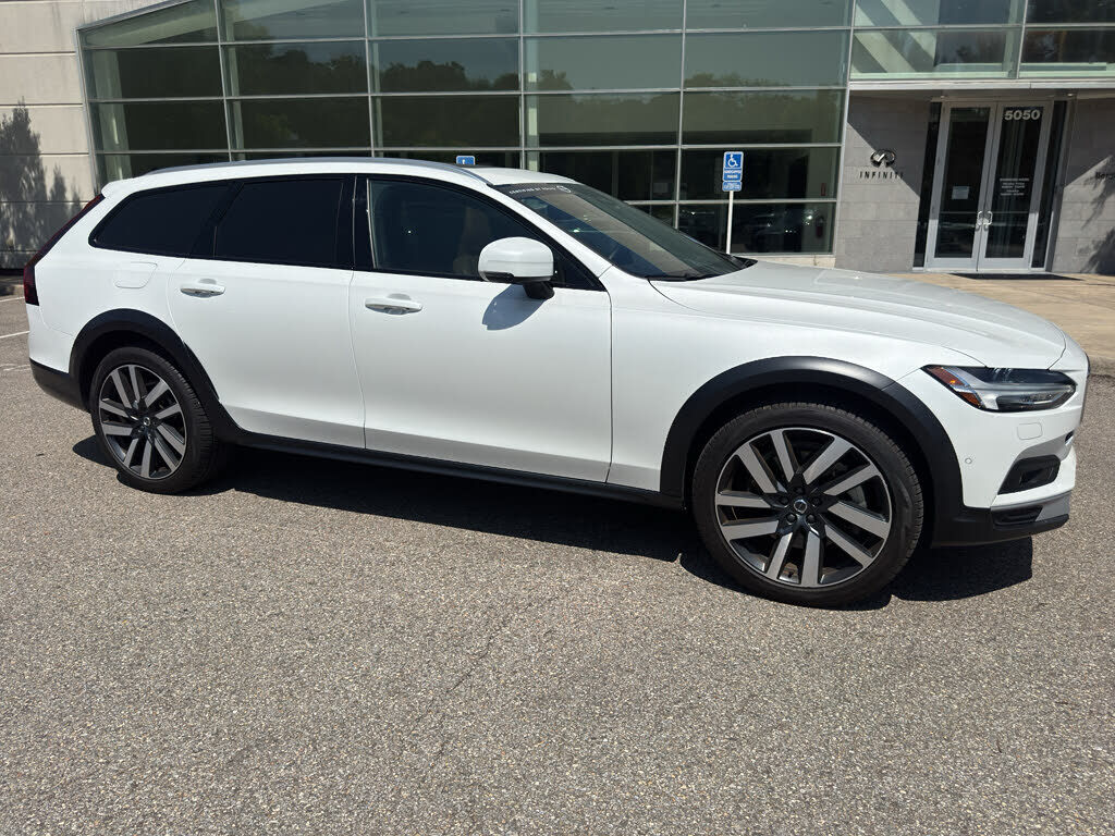 2025 VOLVO V90CC