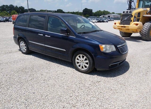 2016 CHRYSLER Town and Country