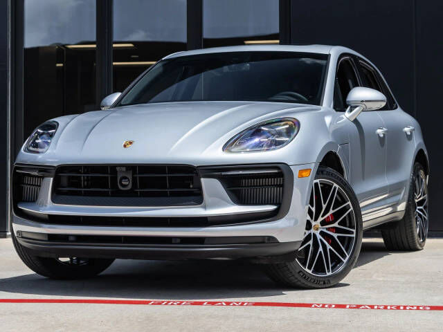 2026 PORSCHE Macan
