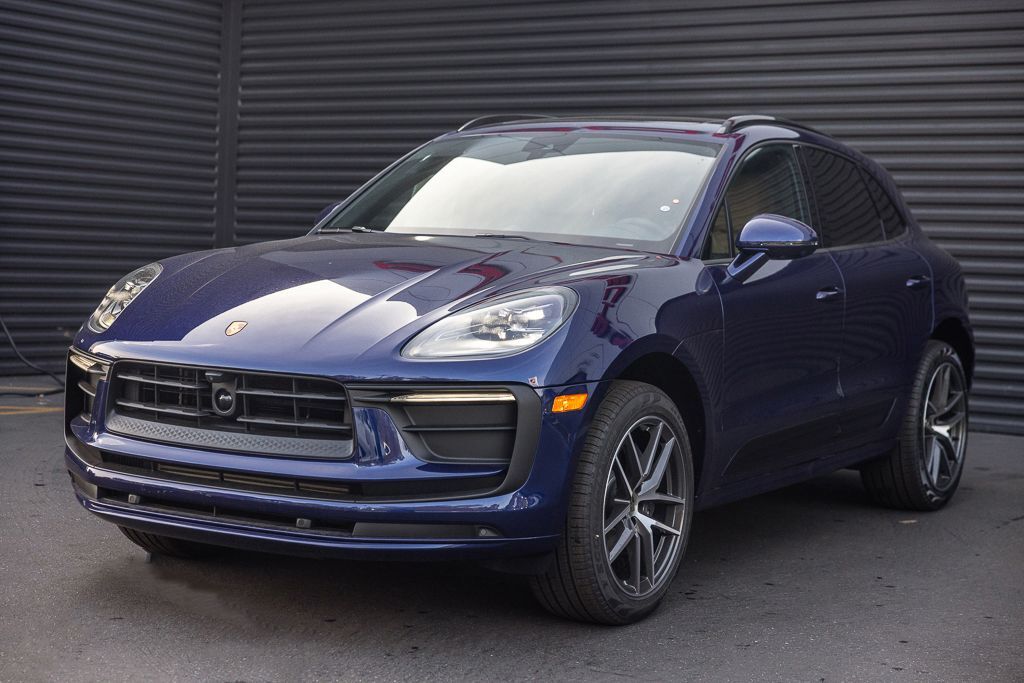 2026 PORSCHE Macan