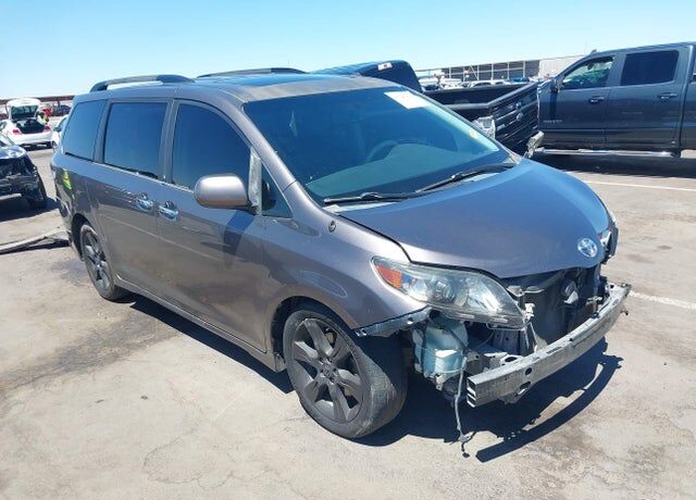 2014 TOYOTA Sienna