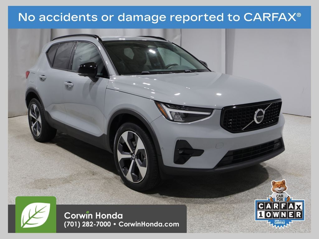 2024 VOLVO XC40