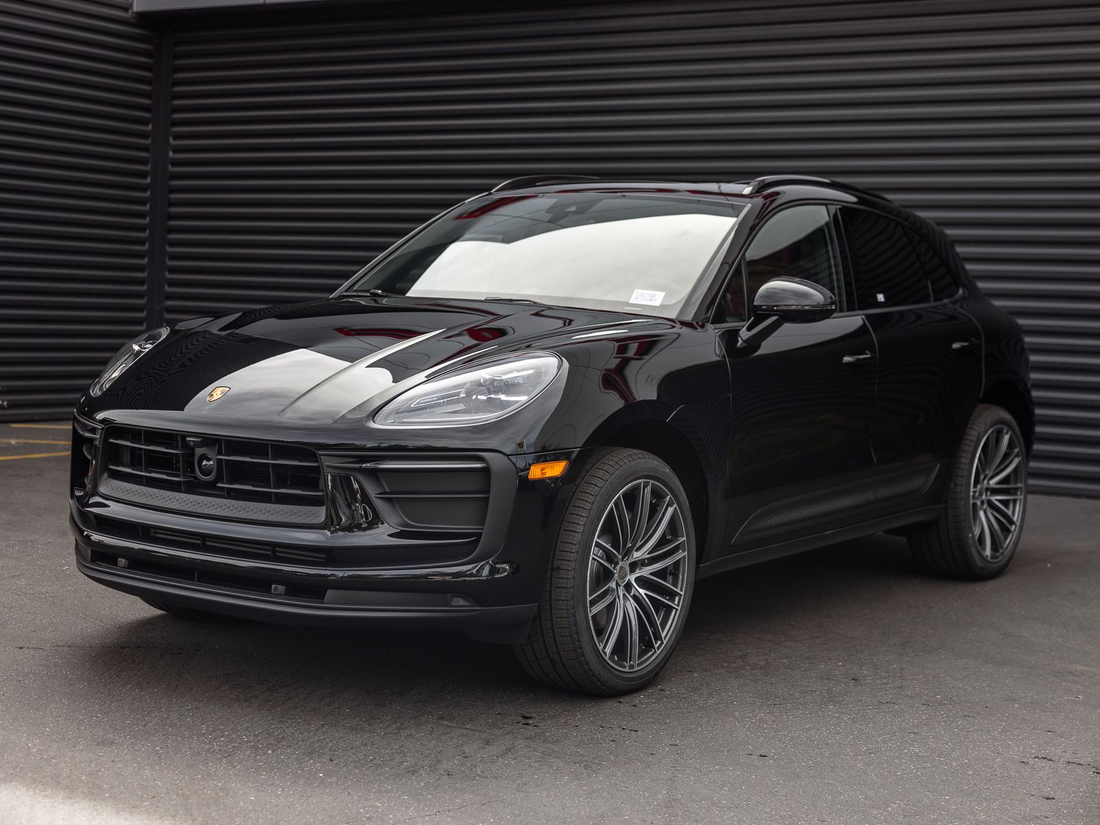 2026 PORSCHE Macan