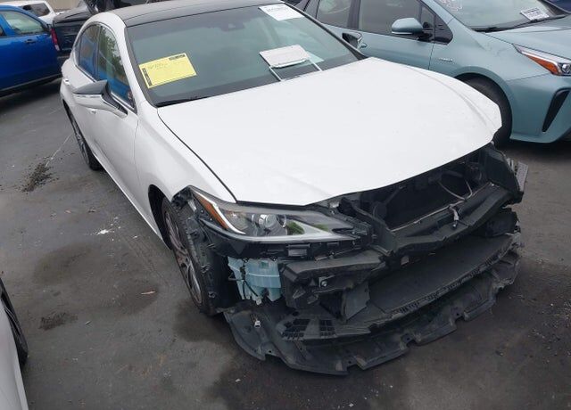 2021 LEXUS ES