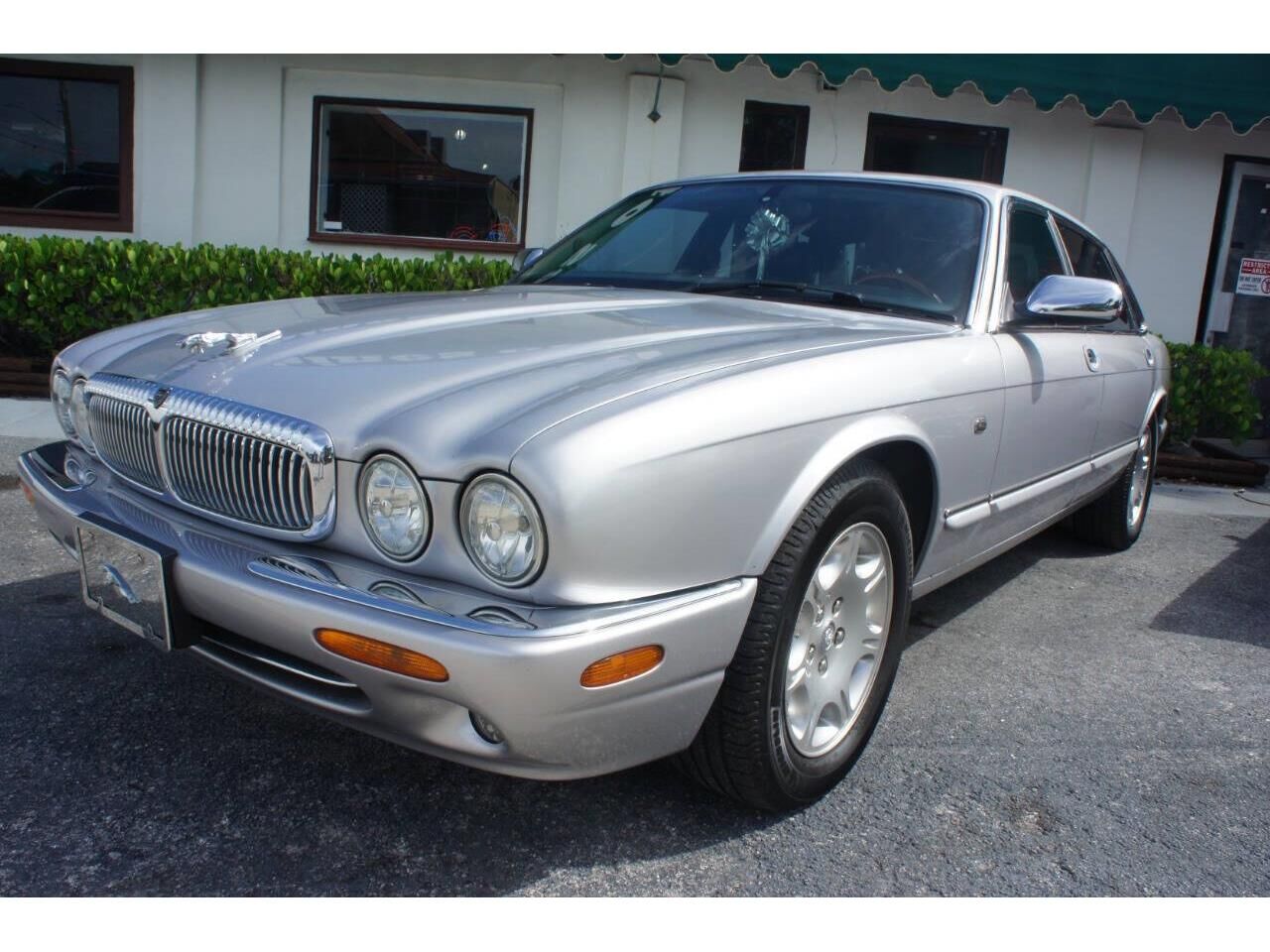 2002 JAGUAR Vanden Plas