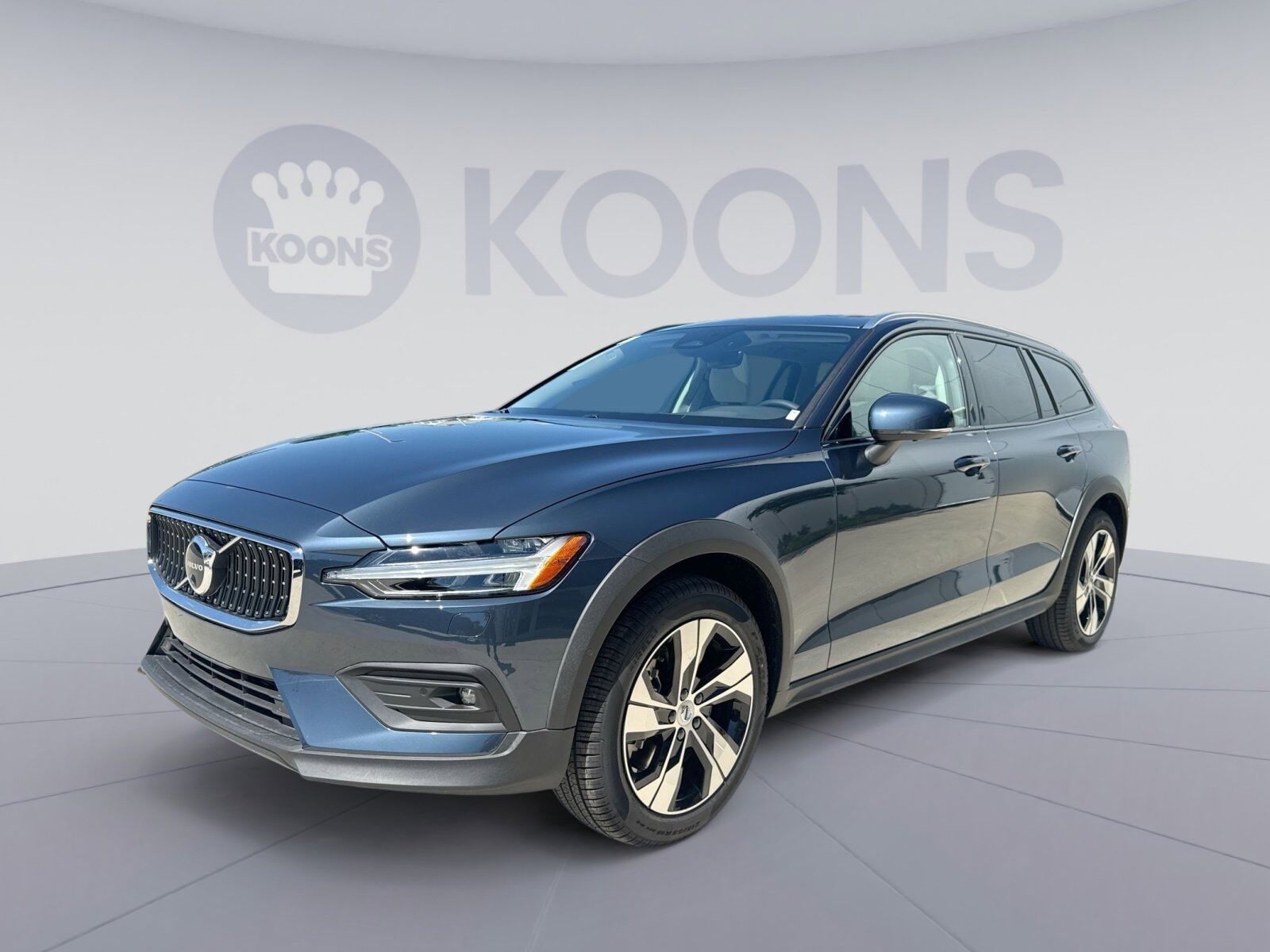 2026 VOLVO V60CC