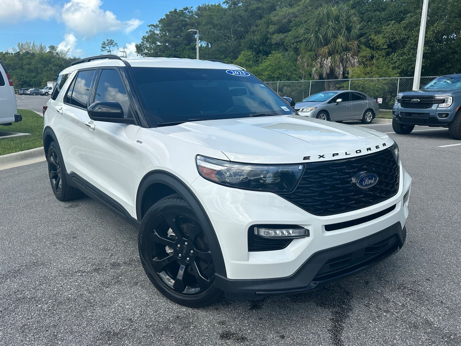2023 FORD Explorer