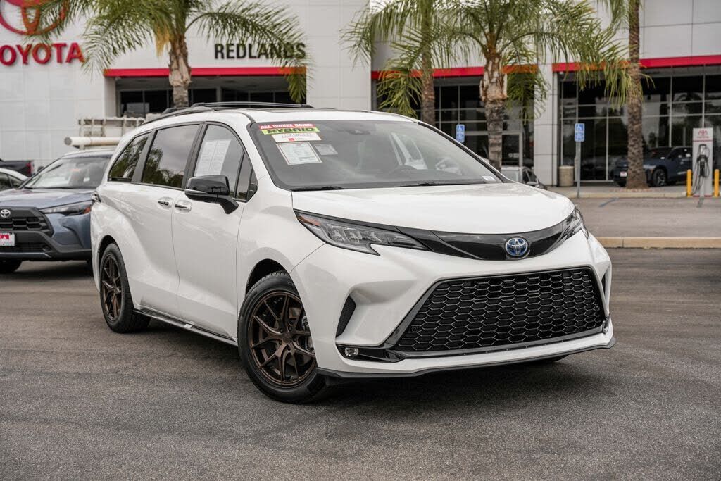 2025 TOYOTA Sienna