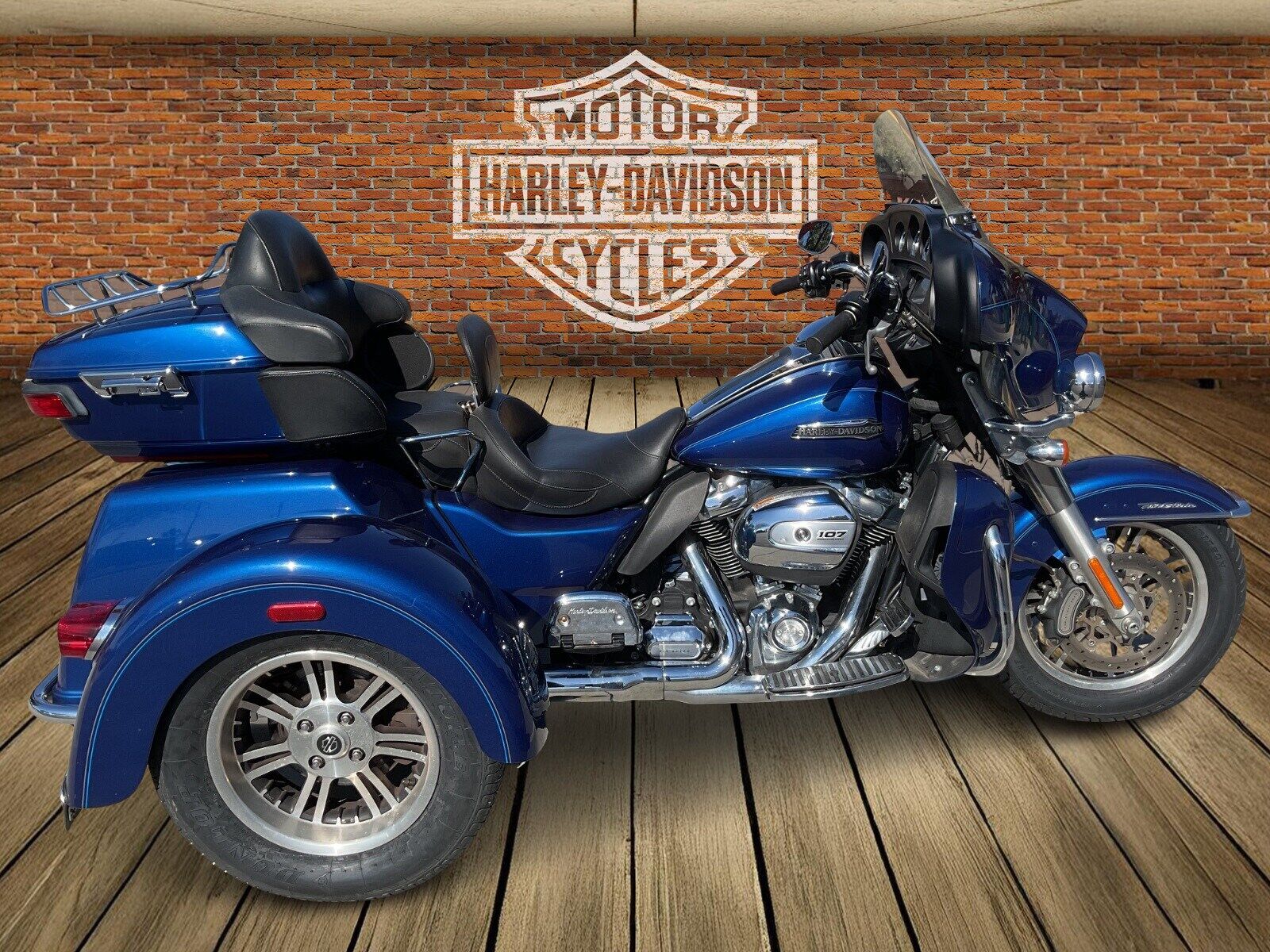 2017 HARLEY DAVIDSON FLHTCUTG / Tri Glide Ultra