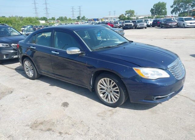 2013 CHRYSLER 200