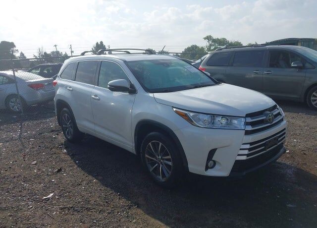 2017 TOYOTA Highlander