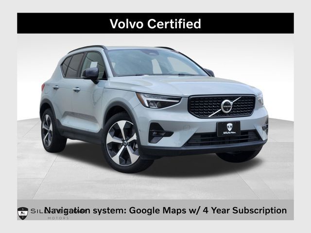 2025 VOLVO XC40