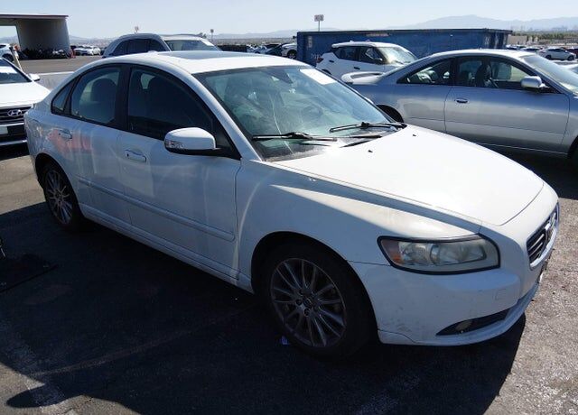 2010 VOLVO S40