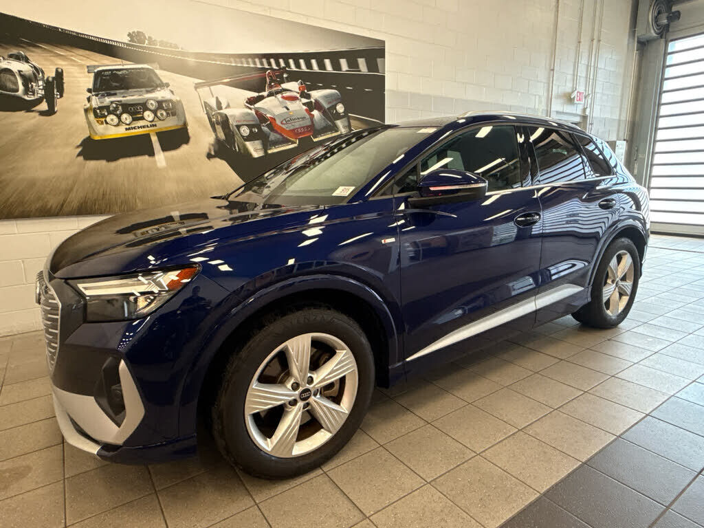 2025 AUDI Q4