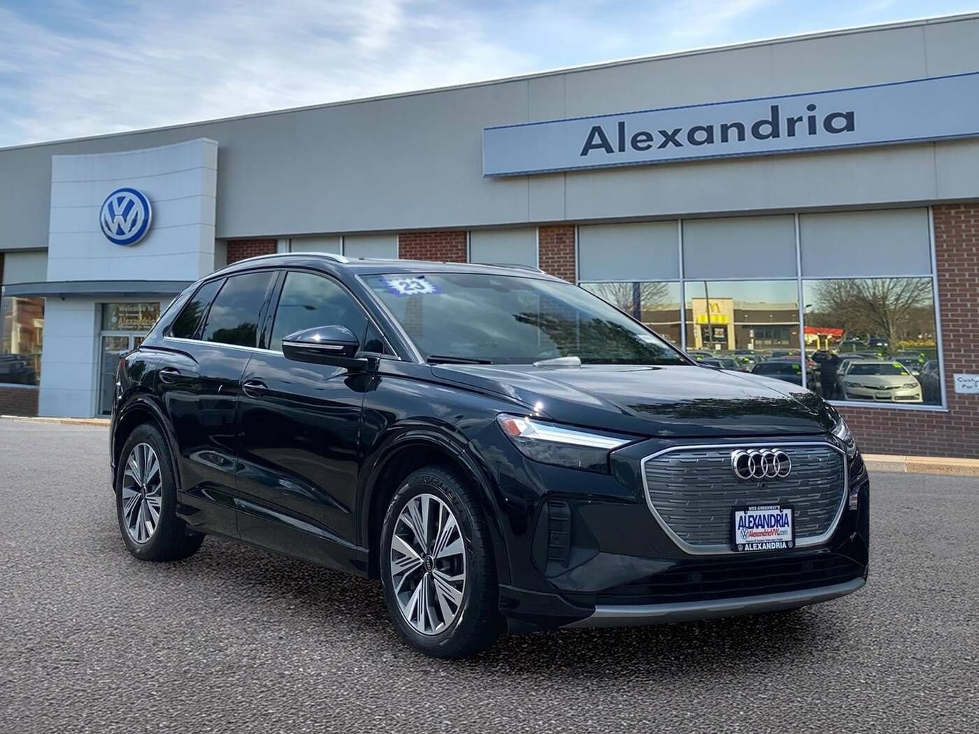 2023 AUDI Q4