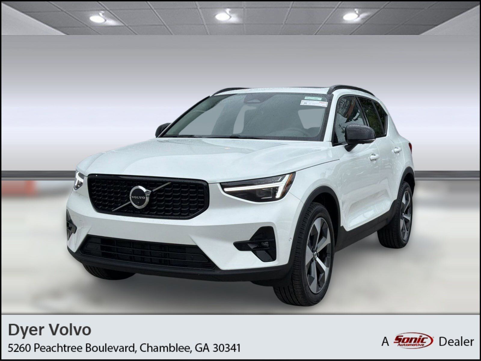 2026 VOLVO XC40