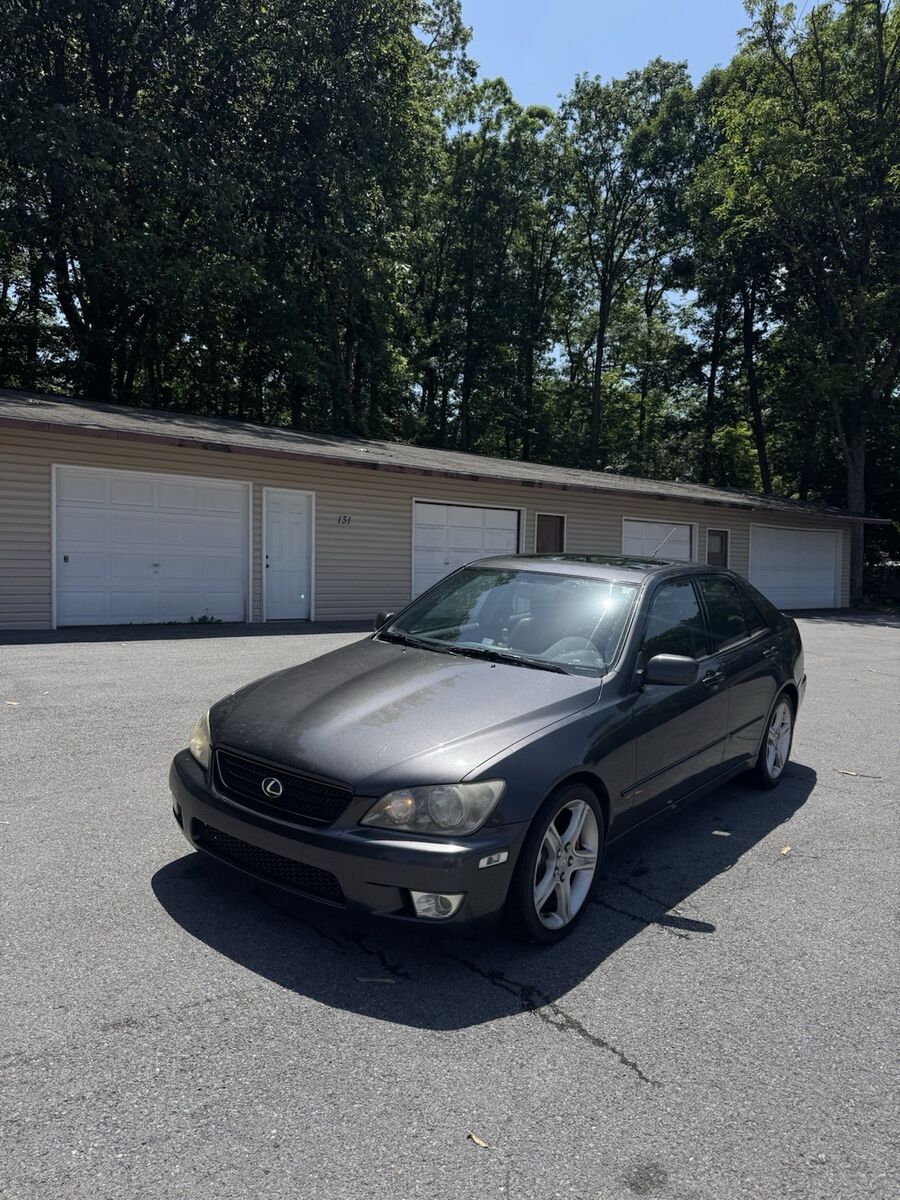 Lexus IS