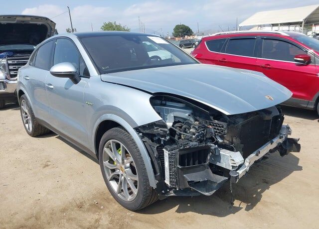 2022 PORSCHE Cayenne