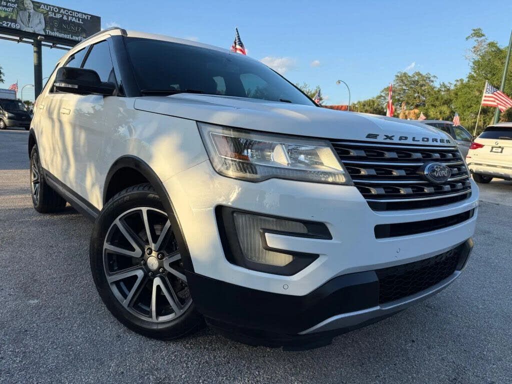2017 FORD Explorer
