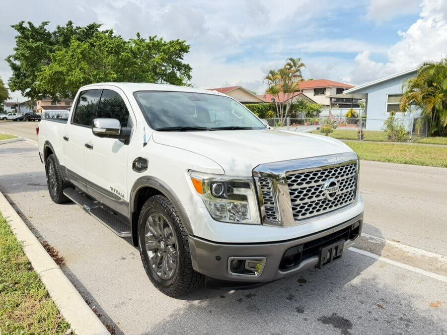 2017 NISSAN Titan