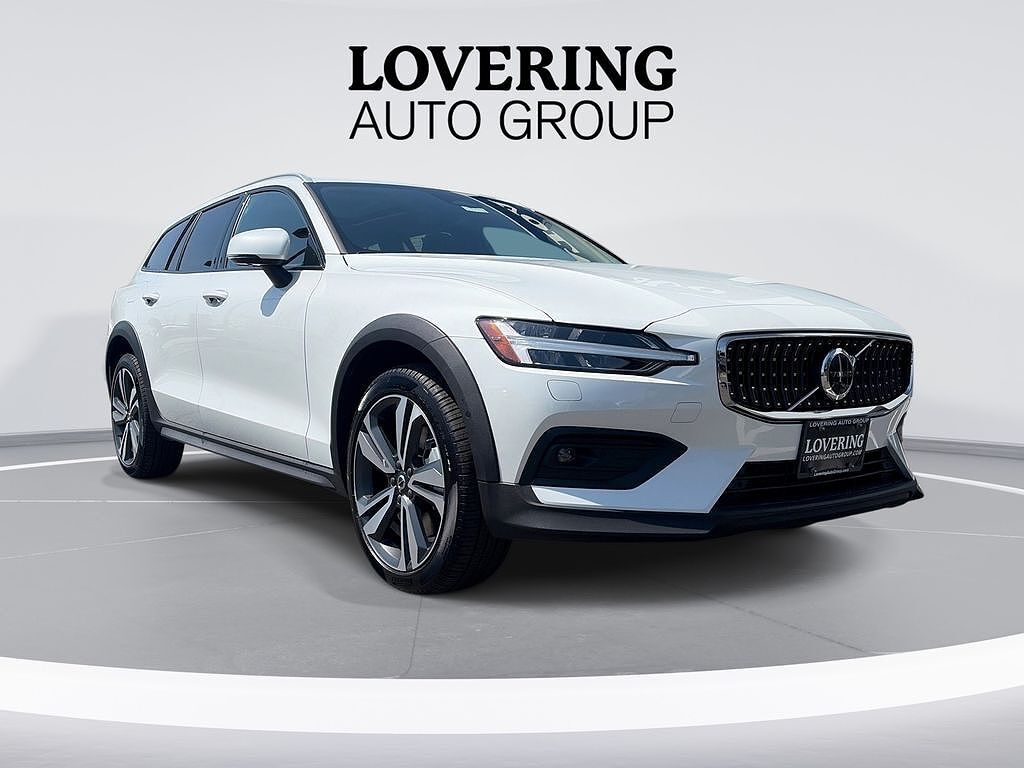 2026 VOLVO V60CC