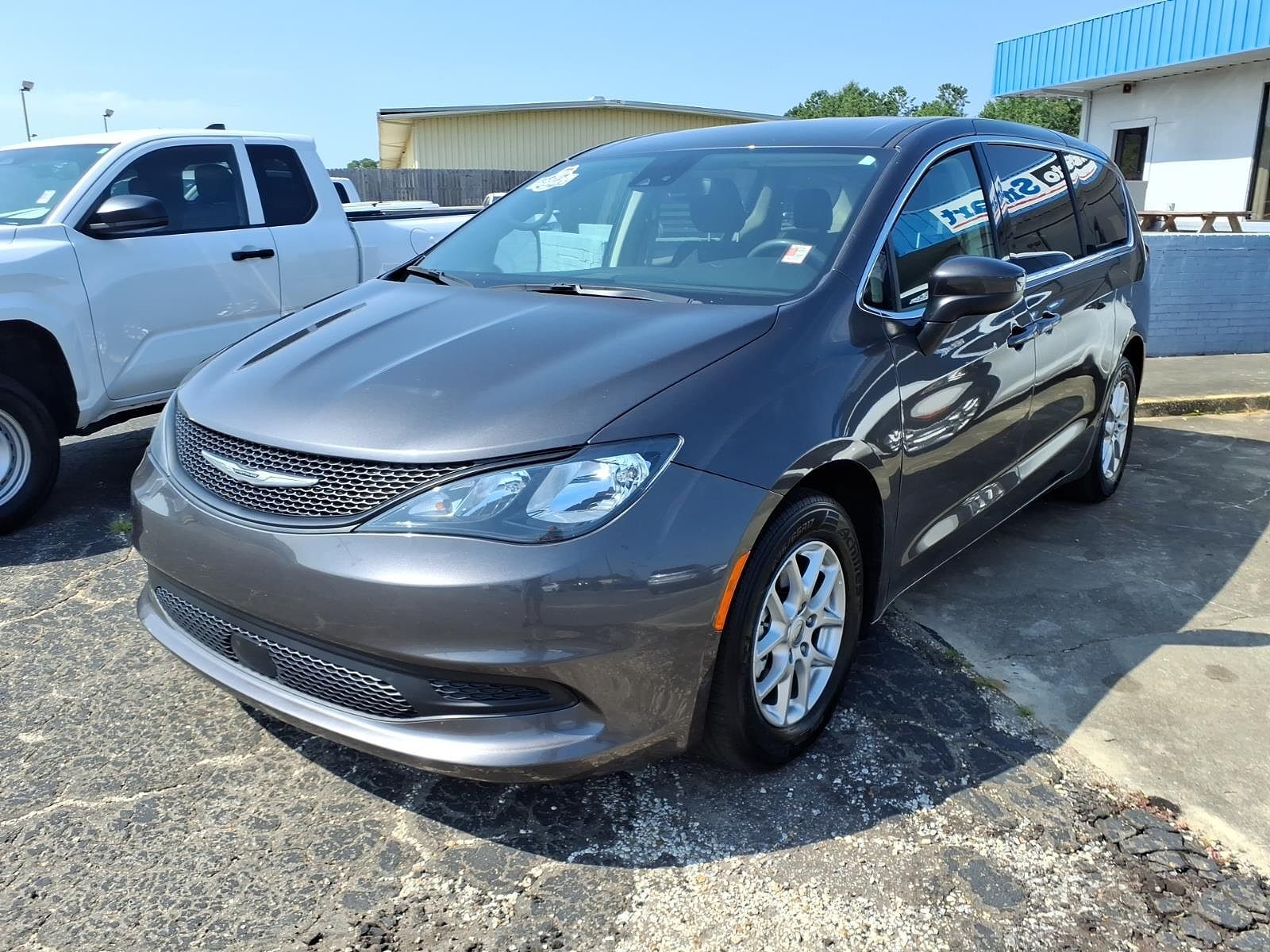 2023 CHRYSLER Voyager