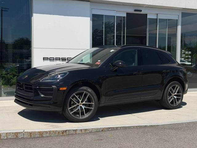 2026 PORSCHE Macan