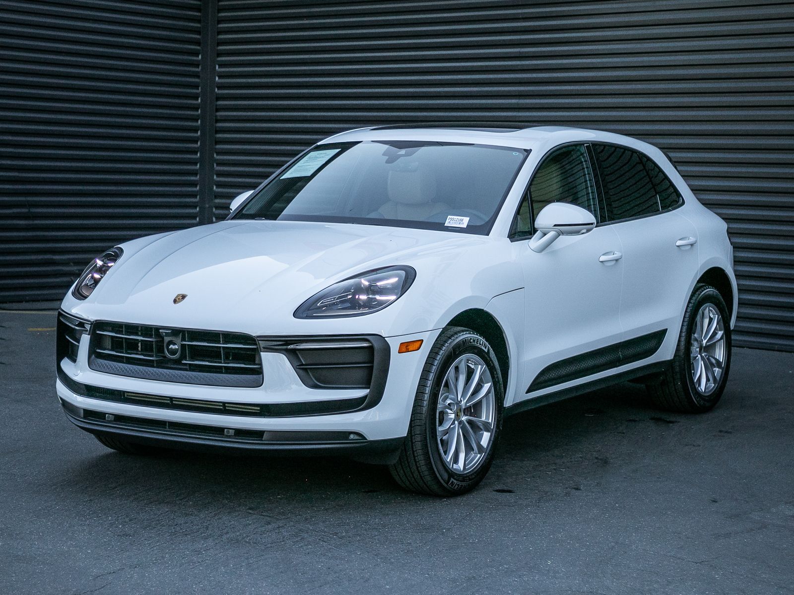 2026 PORSCHE Macan