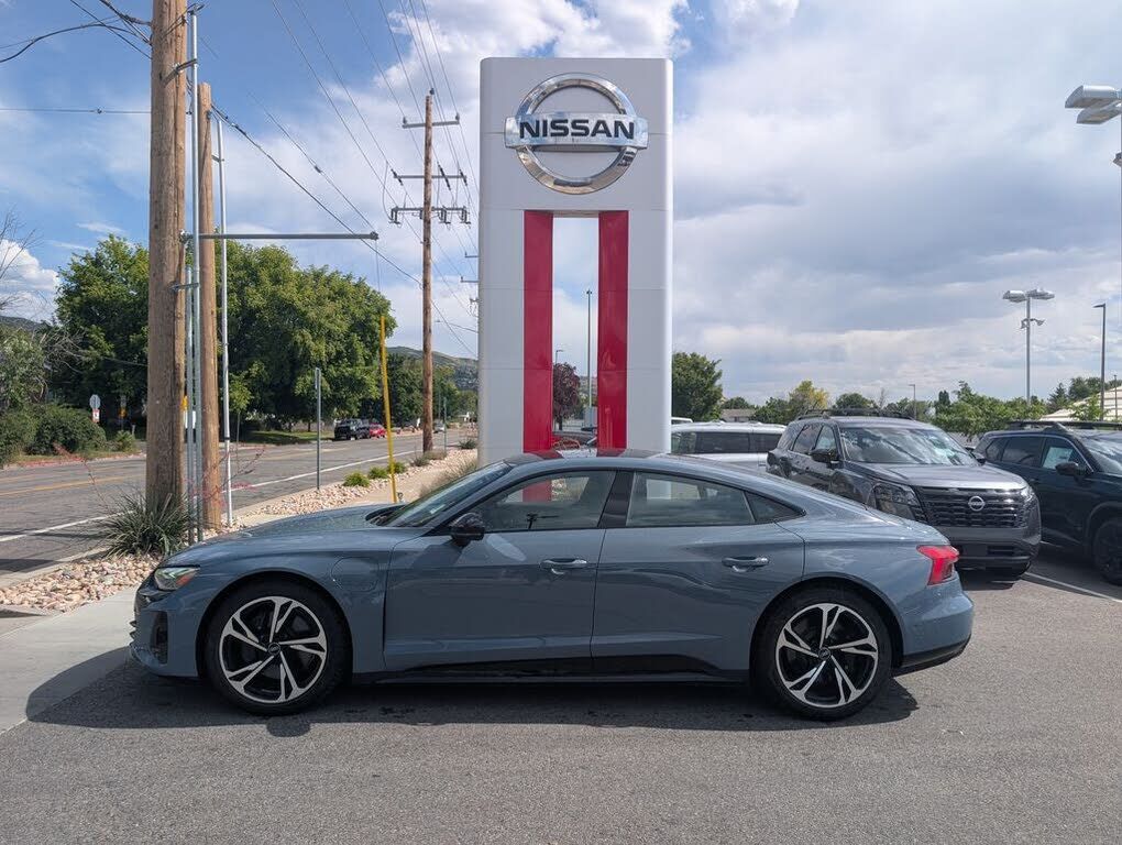 2022 AUDI e-tron