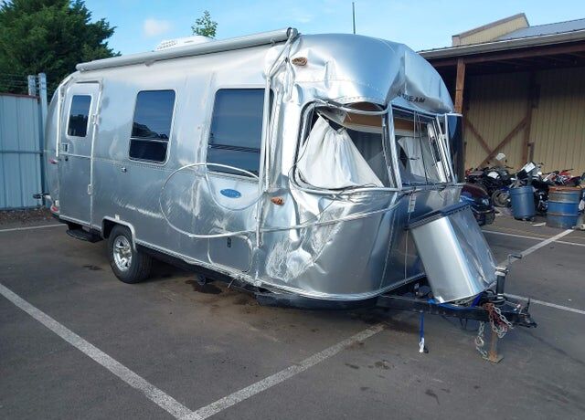 1988 AIRSTREAM INC. Airstream Travel Trailer