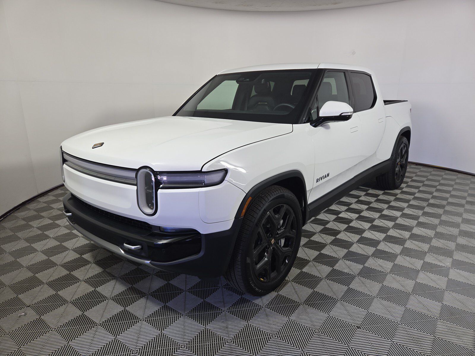 2025 RIVIAN R1T