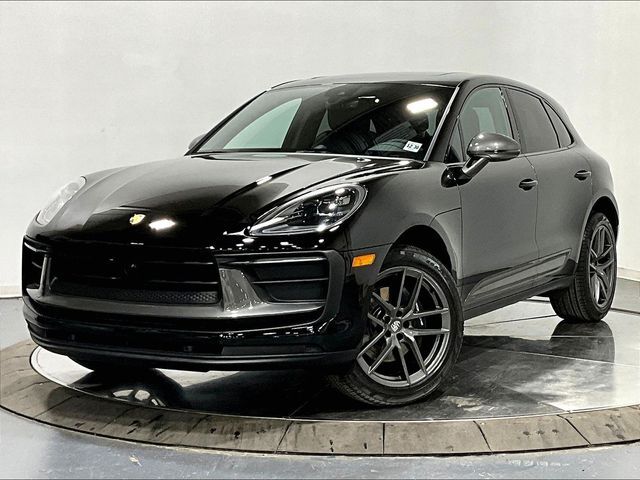 2026 PORSCHE Macan