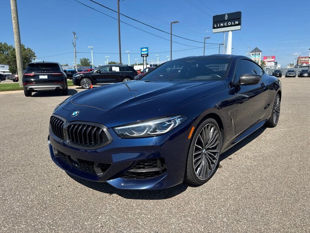 2022 BMW M8