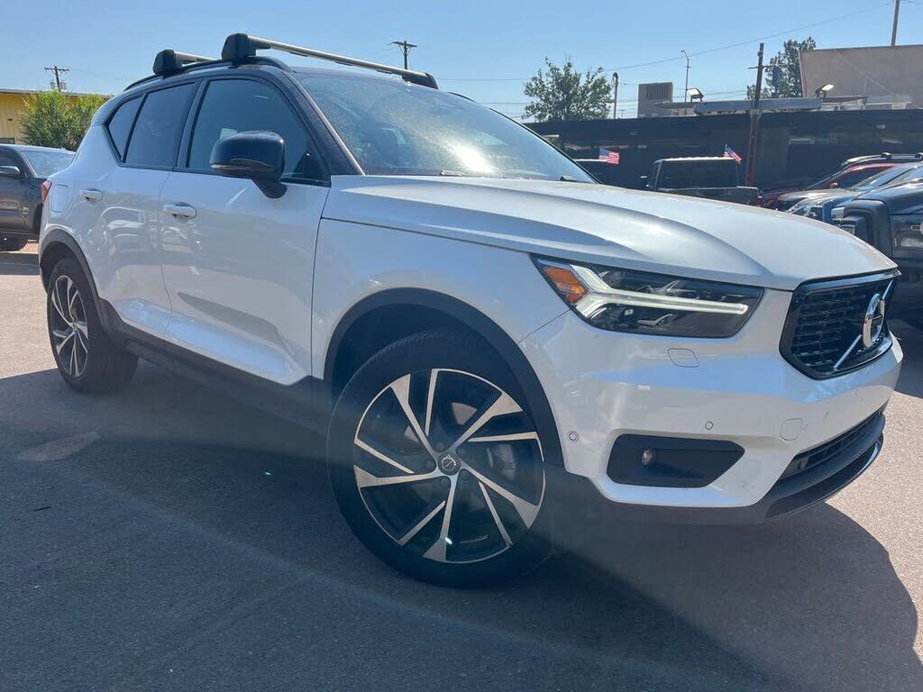 2019 VOLVO XC40