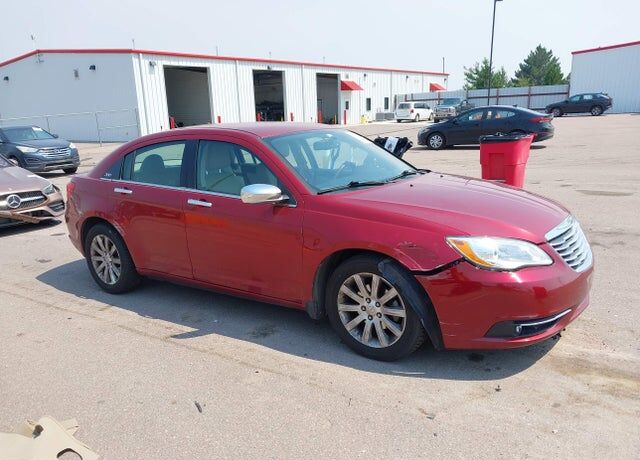 2013 CHRYSLER 200