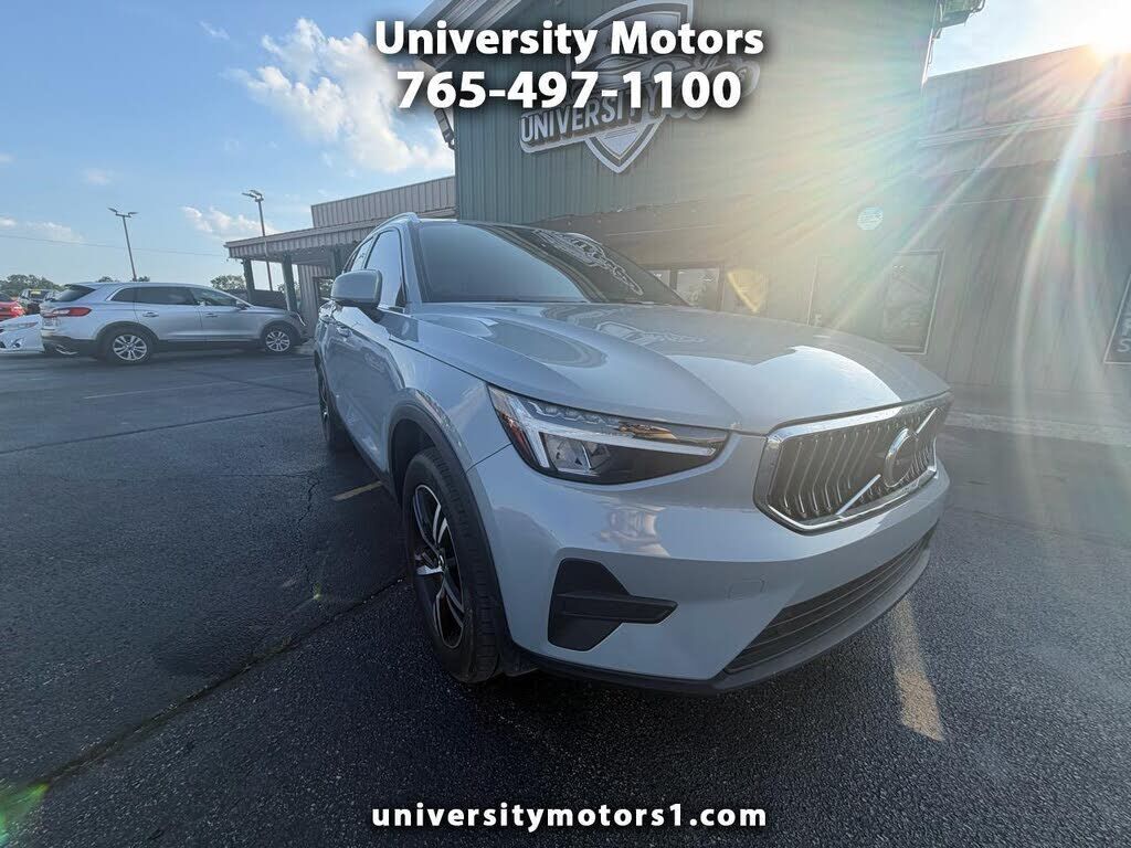 2024 VOLVO XC40